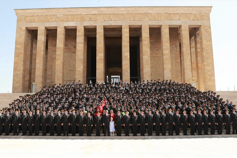 Bakan Yerlikaya Anıtkabir'i ziyaret etti