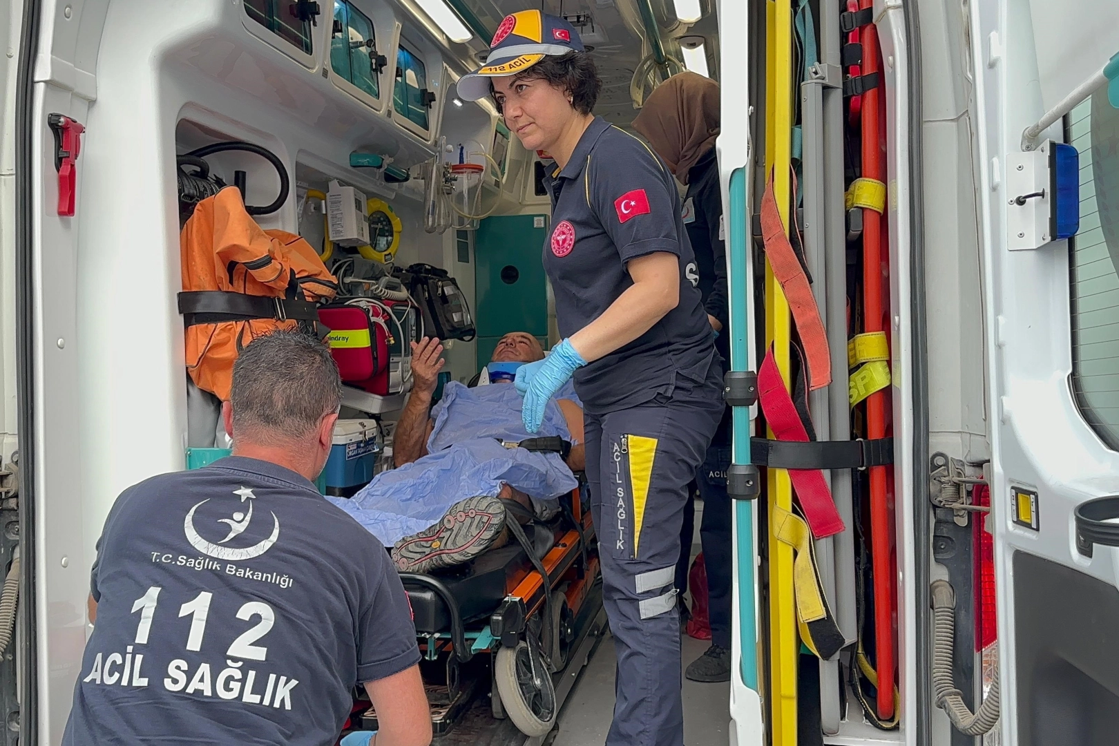 İki pilot ve orman muhafaza memuru, hastanede tedavi altına alındı haberinin görseli