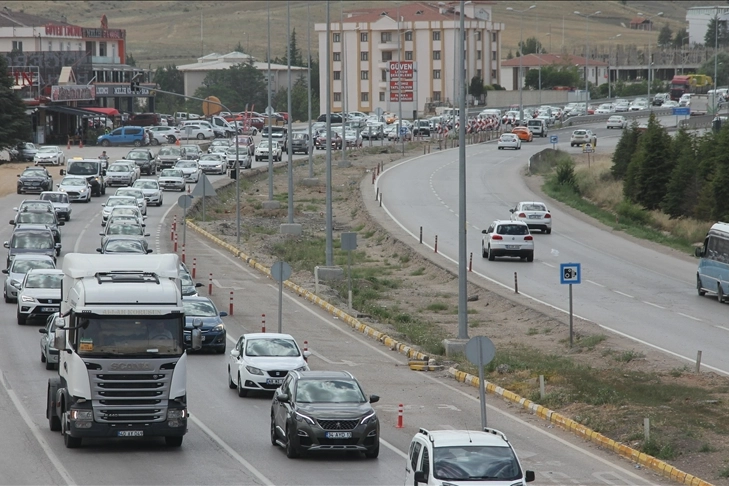 Kırıkkale'de bayram öncesi trafik yoğunluğu