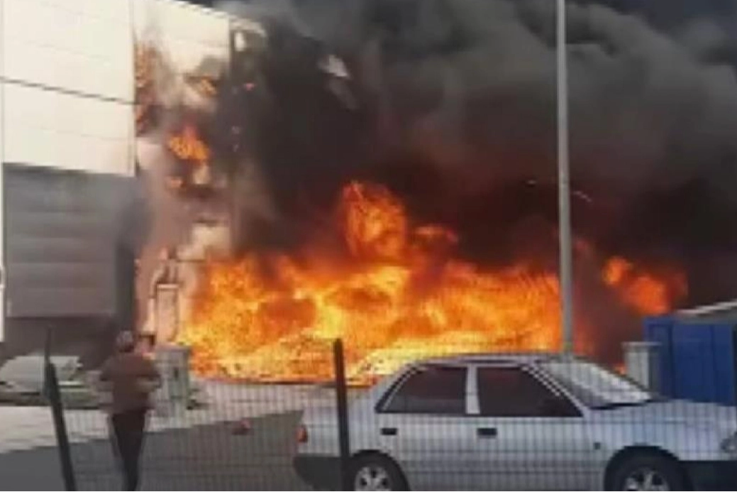 Konya'da sünger üretim işletmesi alev aldı