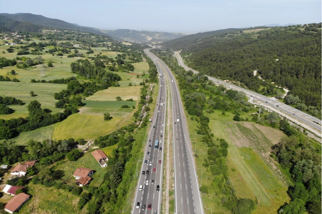 Kurban Bayramı öncesi tatilcilerin trafik yoğunluğu başladı