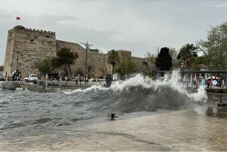 Meteoroloji uyardı: Batı ve Doğu Karadeniz'e fırtına geliyor