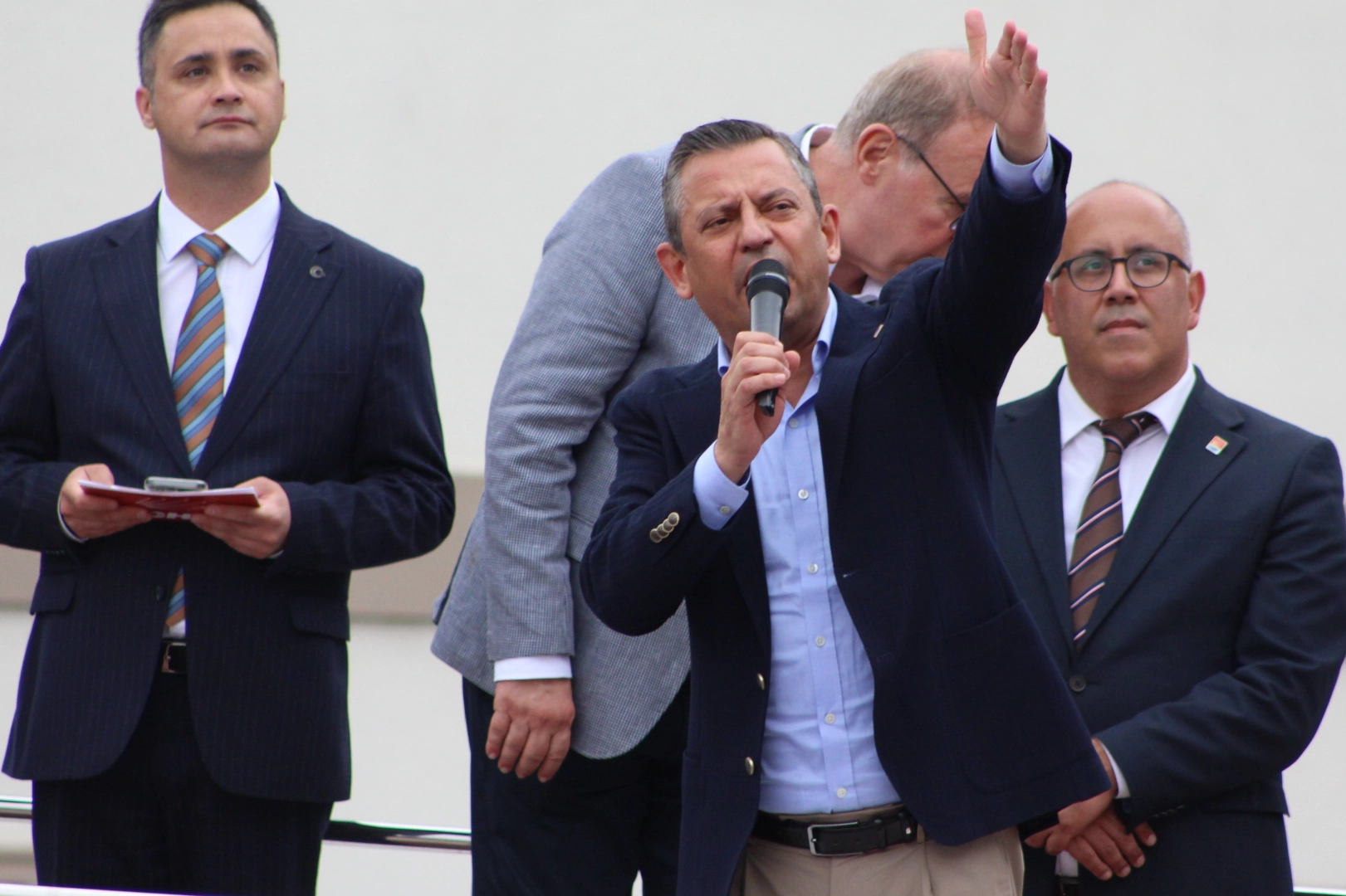 Özgür Özel: Üretici açıklanan fiyattan memnun değil haberinin görseli