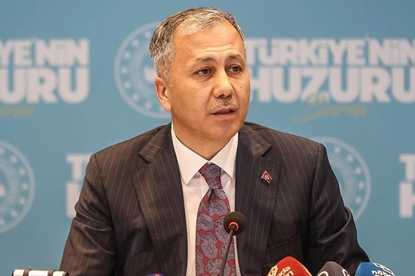 Yerlikaya: 15 Temmuz Şehitler Köprüsü'nü trafiğe kapatan şahıs ikna edilip teslim alınmıştır haberinin görseli