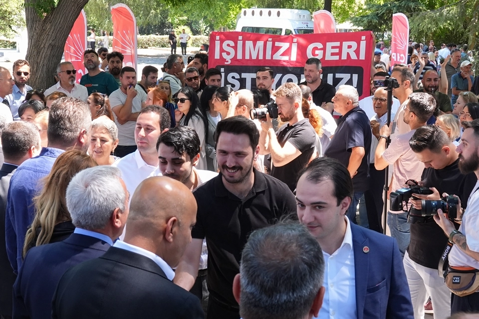 CHP'de bayramlaşma protestolar gölgesinde yapıldı