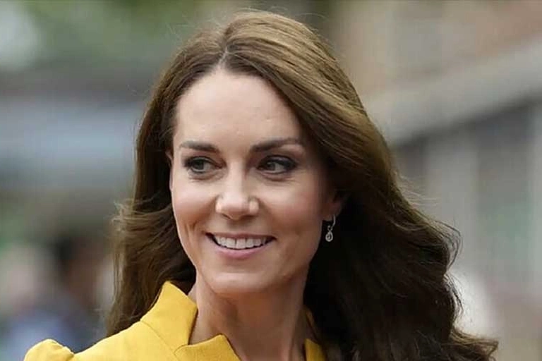 Galler Prensesi Kate Middleton aylar sonra ilk kez halk karşısında