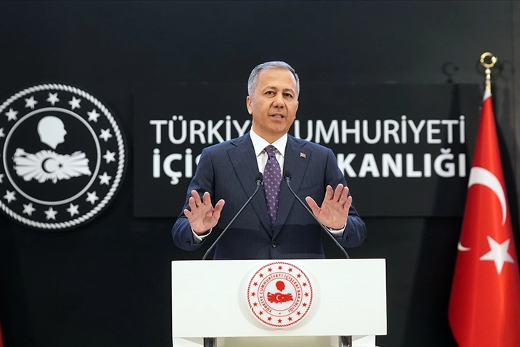 İçişleri Bakanı Yerlikaya emniyet kemeri uyarısı yaptı haberinin görseli