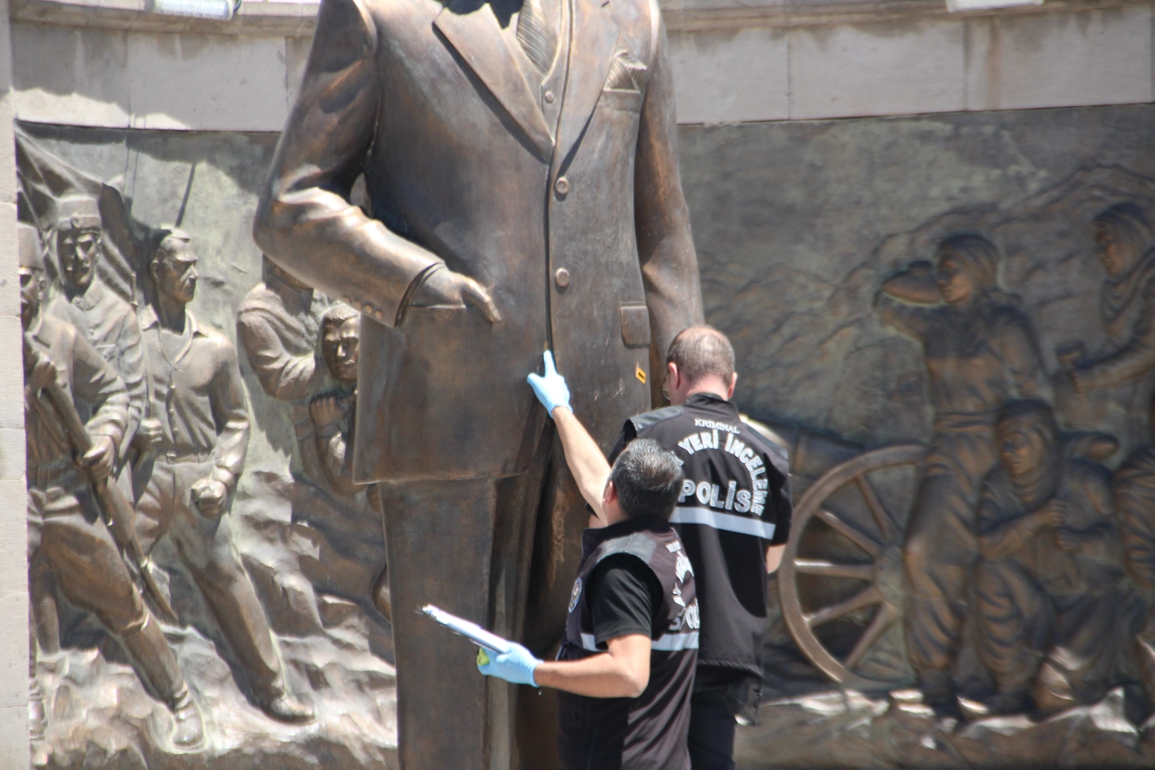 Kayseri Valiliği'nden Atatürk heykeline yapılan saldırı ile ilgili açıklama haberinin görseli