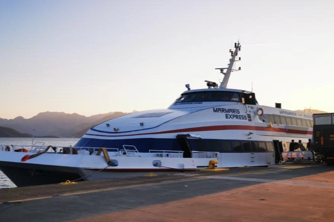 Rodos polisinden 'kapıda vize' ambargosu haberinin görseli