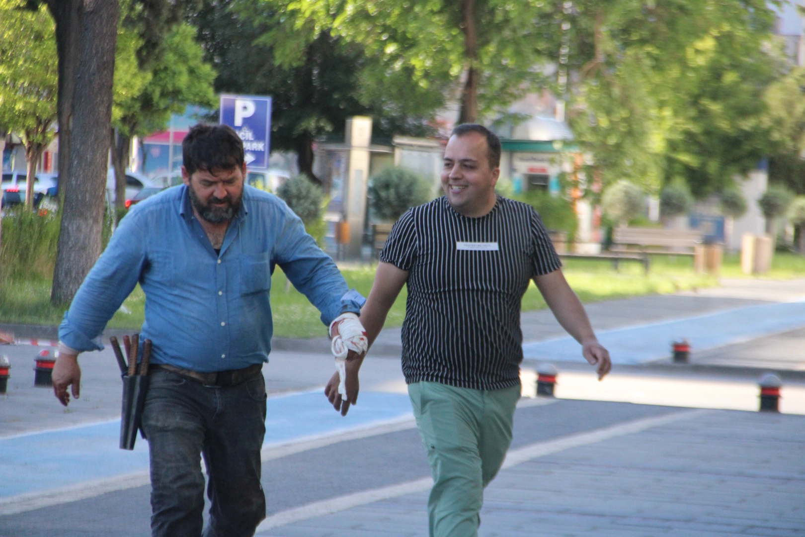 Sabah saatlerinde acemi kasaplar acil servisleri doldurmaya başladı haberinin görseli