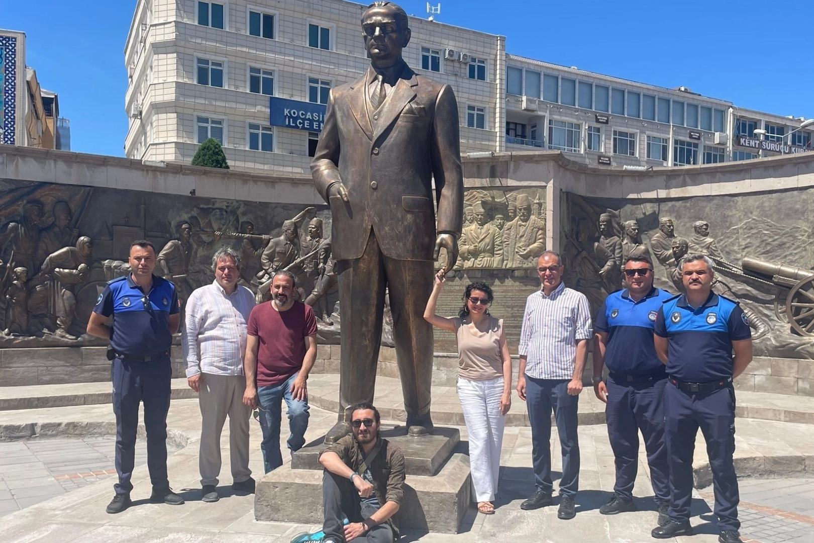 Saldırılan Atatürk heykeli onarıldı haberinin görseli