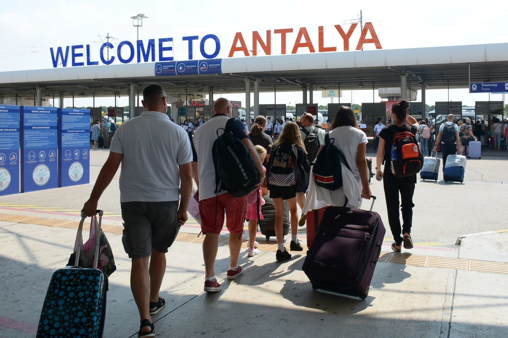 Antalya Havalimanında uçak ve yolcu trafiğinde 2024 senesinin rekorunu kırdı haberinin görseli