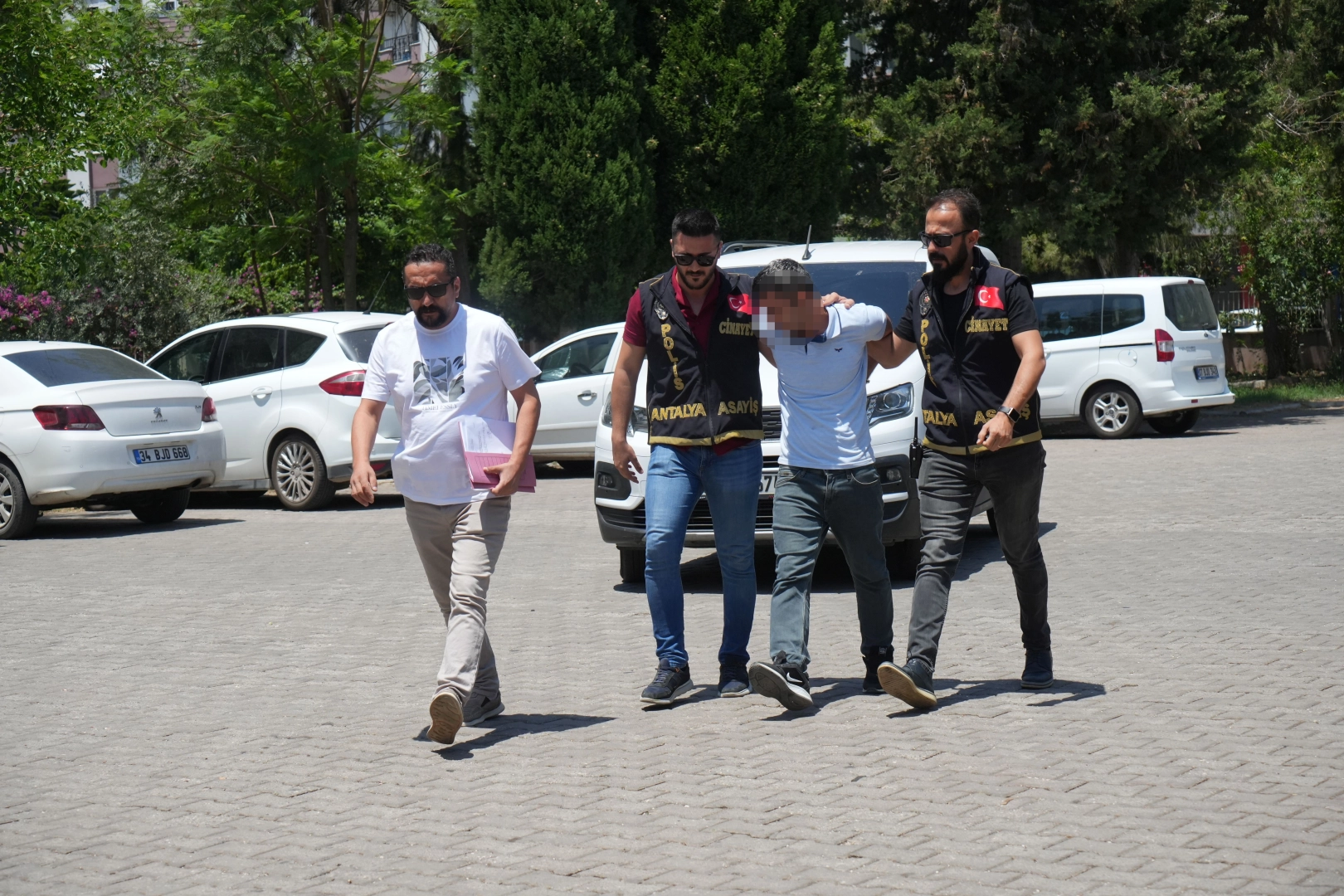 Güvenlik görevlisini öldürmüştü, adliyeye sevk edildi haberinin görseli