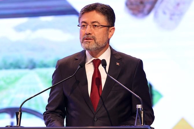 Bakan  Yumaklı: Yangına, 9 uçak, 6 helikopter, 67 kara aracımız ve 362 müdahale ediyoruz haberinin görseli