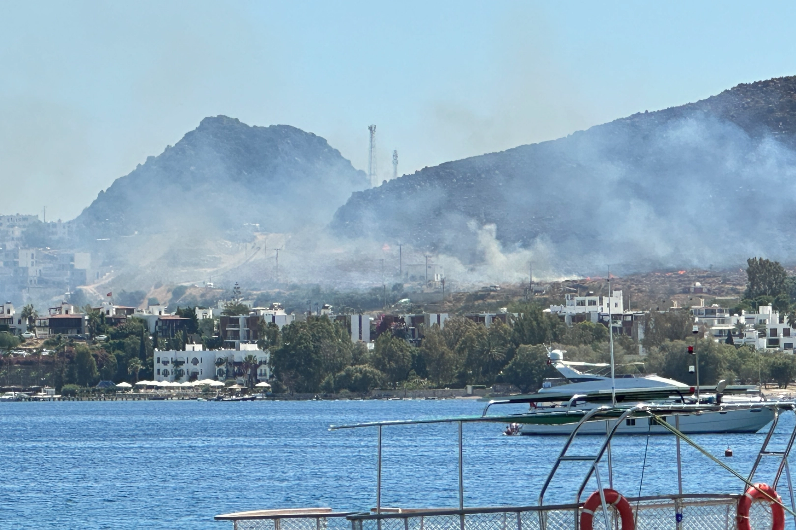 Bodrum'da 2 noktadaki yangın kontrol altına alındı haberinin görseli