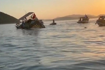 Kuşadası'nda tur teknesi battı haberinin görseli