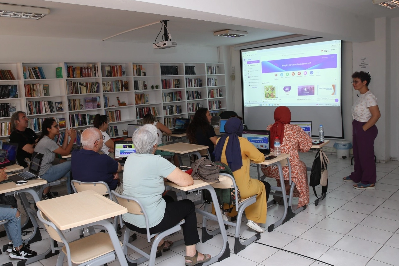 Çiğli Belediyesi’nden Kadınlara Dijital Okuryazarlık Desteği haberinin görseli