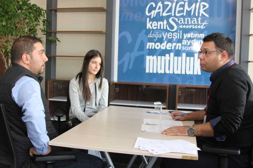 Gaziemir Belediyesi mayıs ayında 94 kişiye ekmek kapısı açtı haberinin görseli