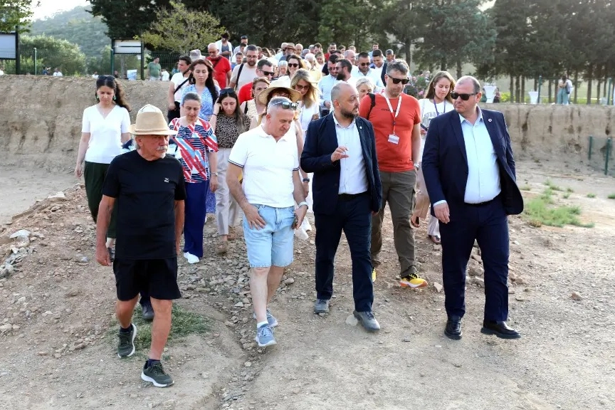 Menderes Belediyesi’nden Klaros’un Tanıtımına Destek