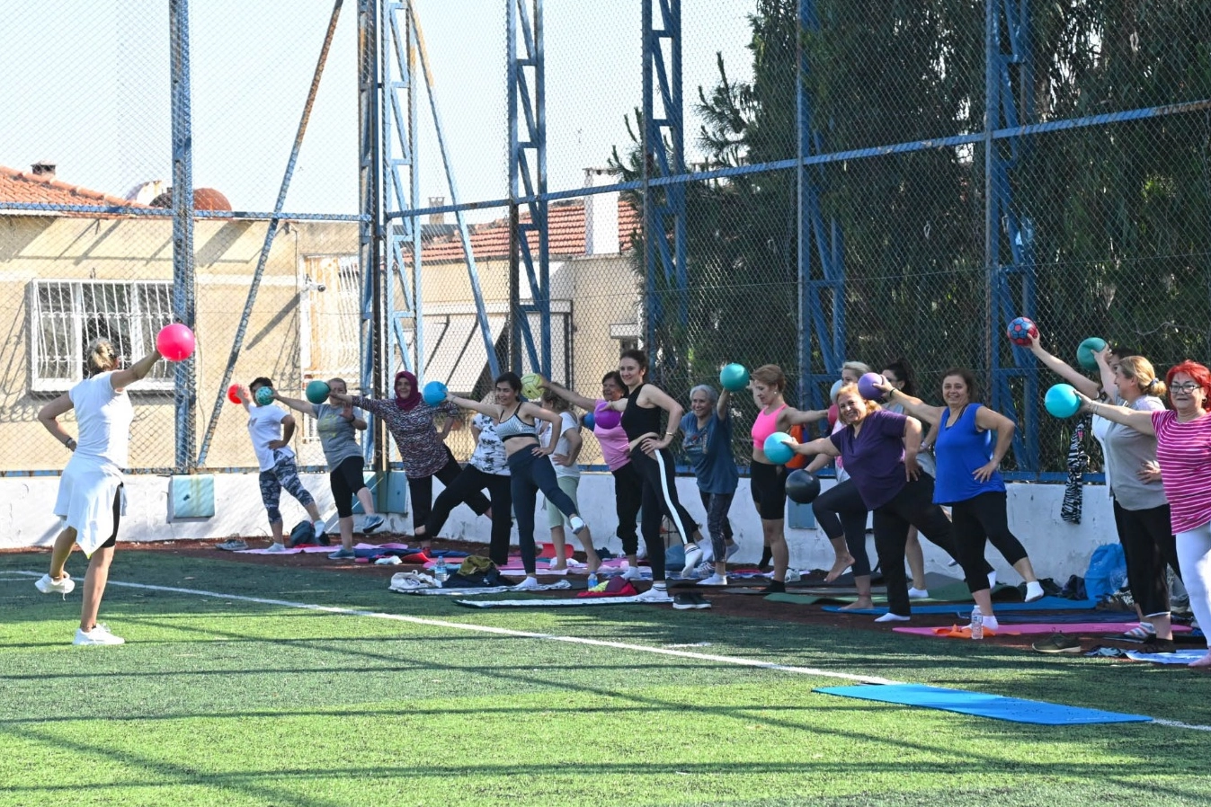 Karabağlar’da gün, sabah sporuyla başlıyor