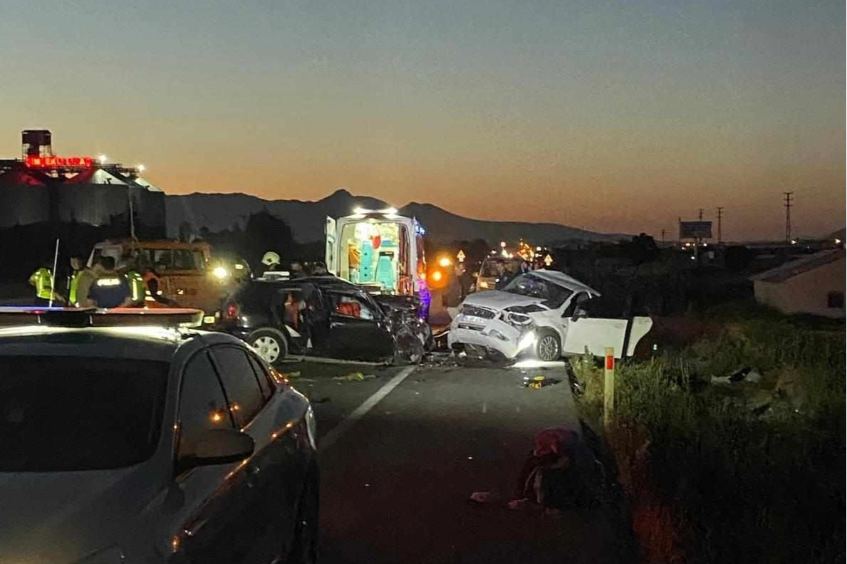 Konya'da feci kaza: Ölü ve yaralılar var haberinin görseli