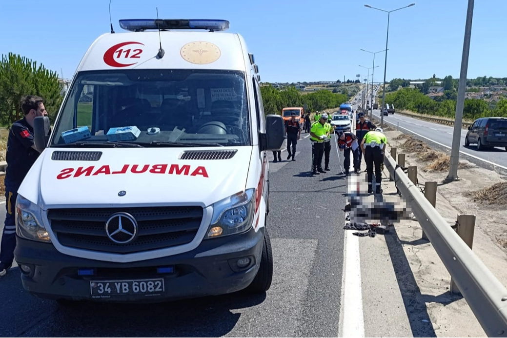 Motosiklet bariyerlere çarptı... Sürücü kurtarılamadı