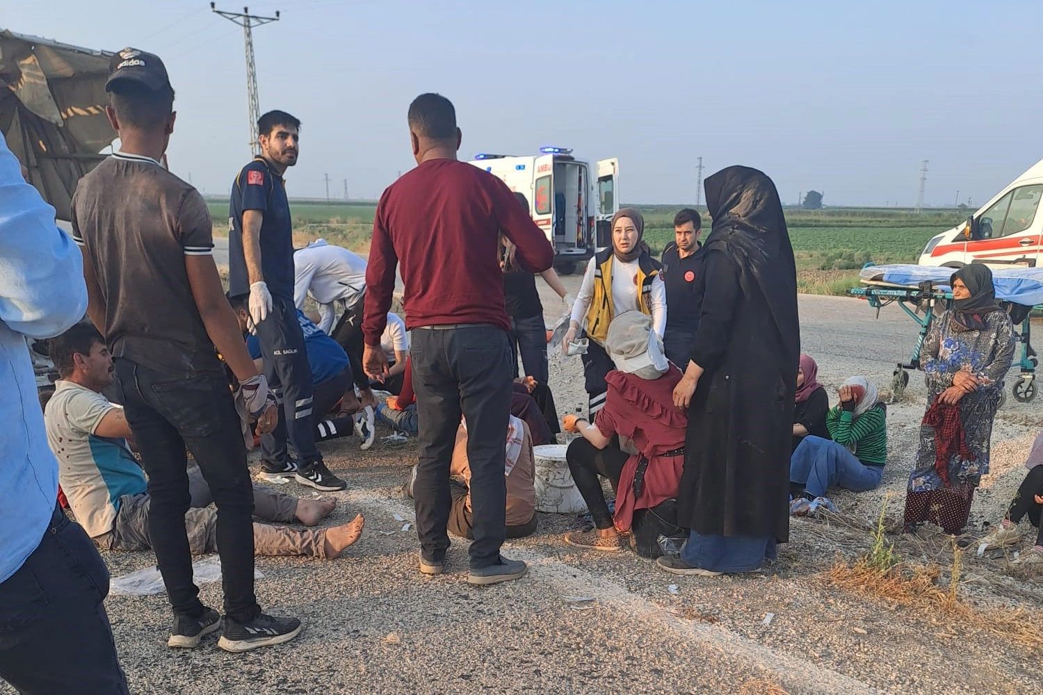 Hatay'da kaza: Tarım işçilerini taşıyan kamyonet devrildi