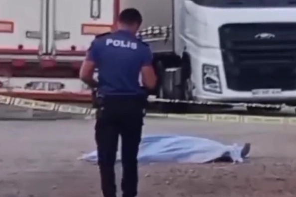 Bir kadın cinayeti daha: Eski eşini boğazından bıçaklayıp, ölene kadar başında bekledi