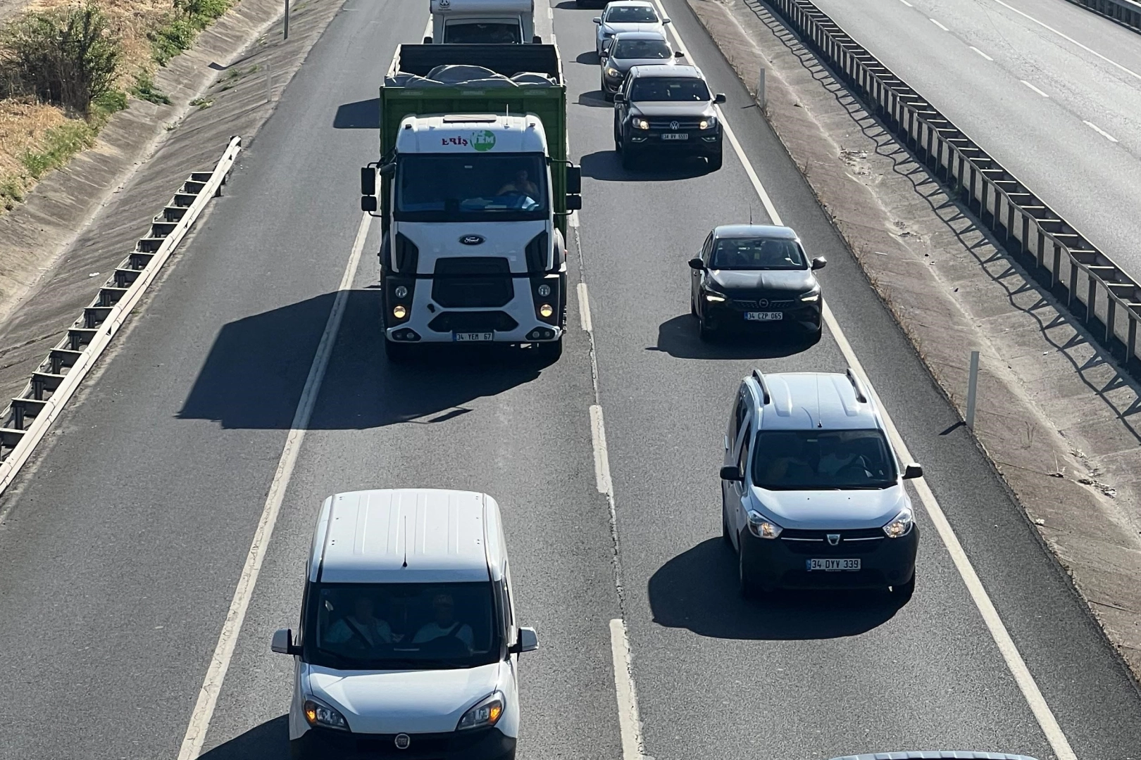 İstanbul-İzmir Otoyolu'nda bayram tatili dönüş yoğunluğu sürüyor haberinin görseli