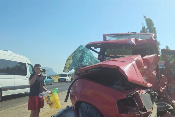 İzmir'deki kazada bir aile yok oldu! haberinin görseli
