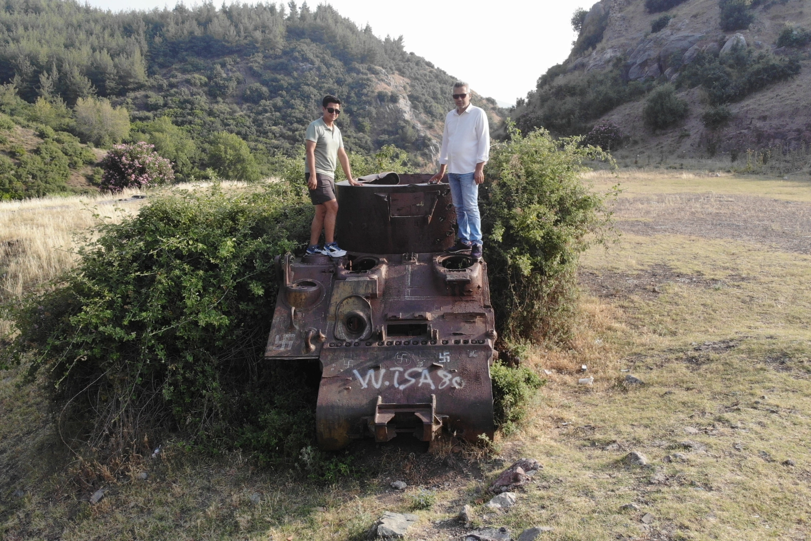 Osmaniye'de terk edilmiş tank! Yıllardır gizemini koruyor