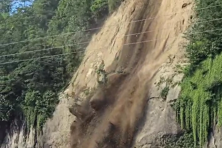 Rize’de toprak kayması haberinin görseli