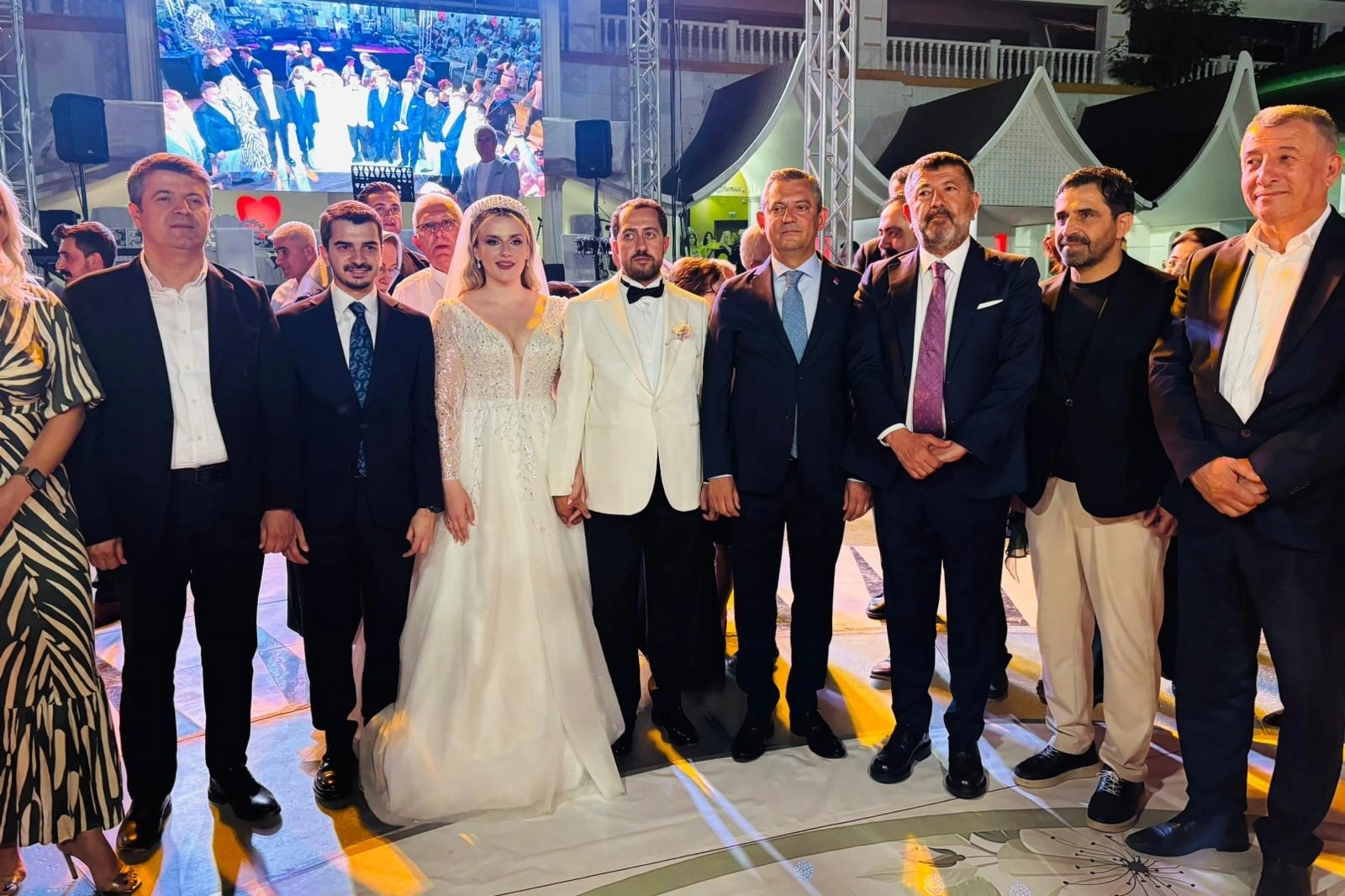 Siyaset dünyası o düğünde buluştu haberinin görseli