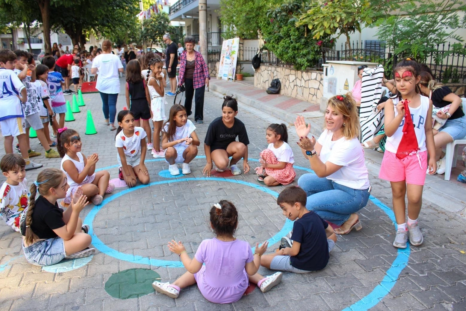 Karşıyaka’da sokaklar şenleniyor