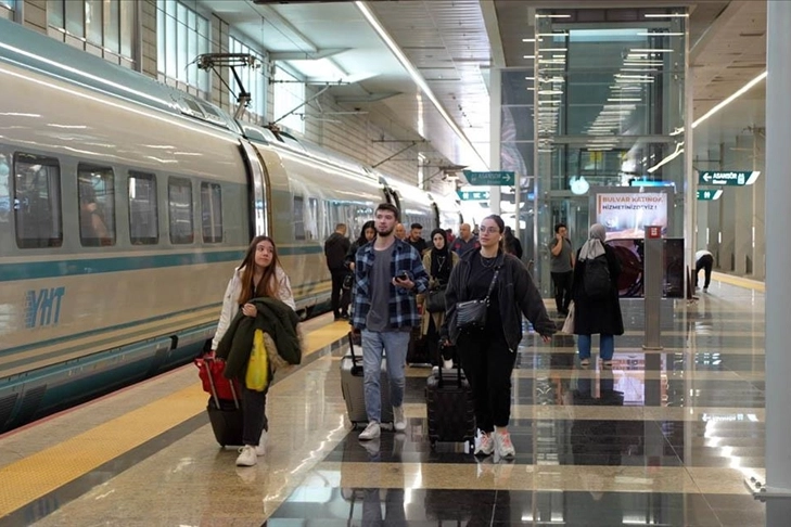 Kurban Bayramı tatilinde 7,5 milyon kişi demir yollarını tercih etti haberinin görseli