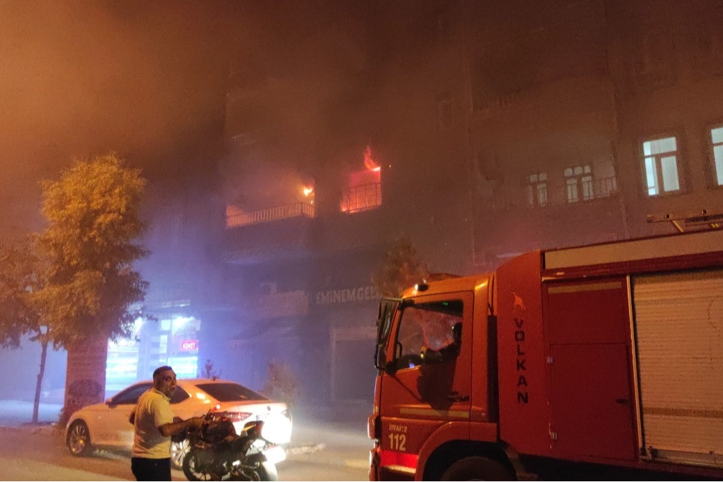 Şanlıurfa'da yangın paniği: Dama sığındılar haberinin görseli