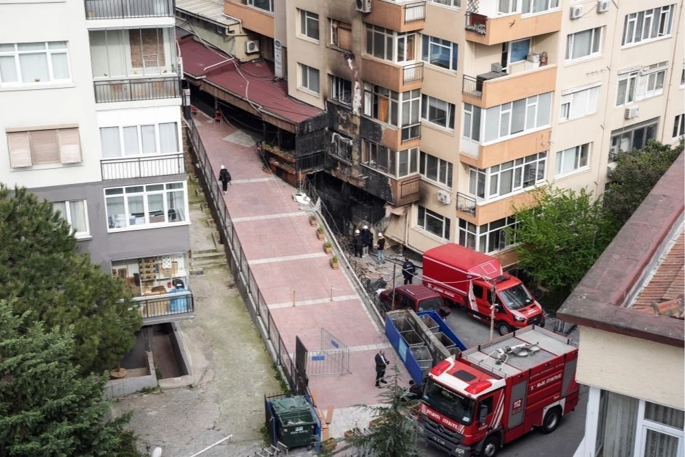 29 kişi hayatını kaybetmişti...Beşiktaş'taki yangın faciası davası başlıyor: 9 sanık yargılanacak! haberinin görseli