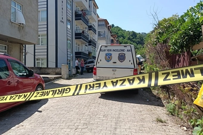 Muhtar, azasını tabancayla vurarak öldürdü