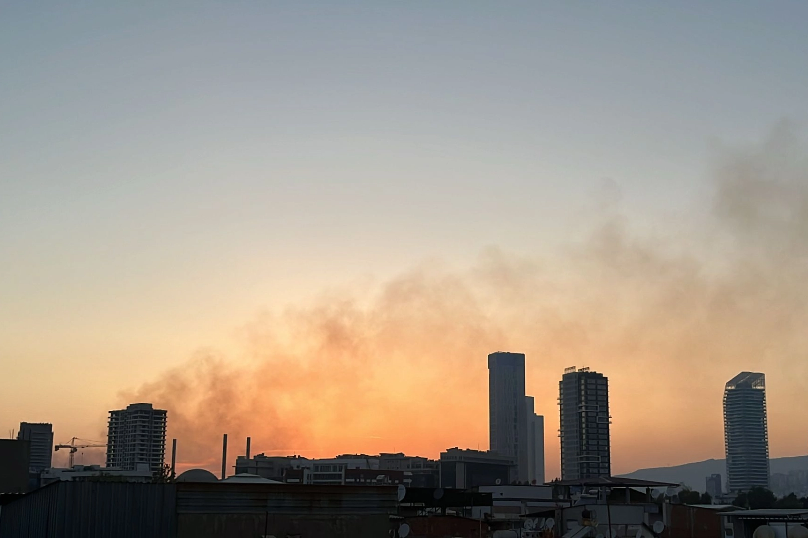 İzmir'de Melez Deltası'nda korkutan yangın!