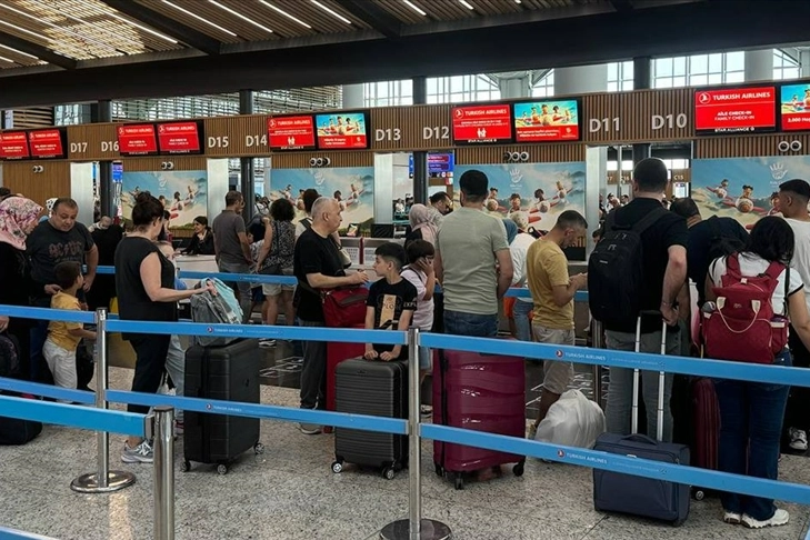 Bayramda havalimanlarında yaklaşık 8 milyon yolcuya hizmet verildi haberinin görseli