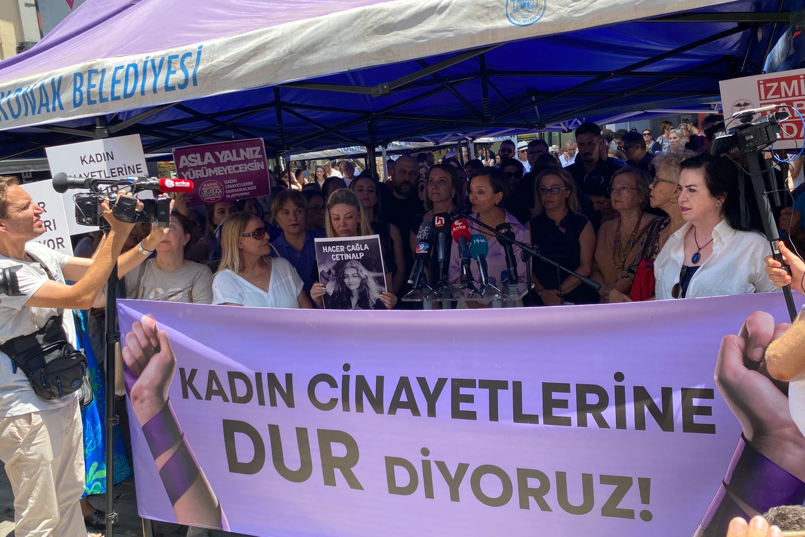 İzmirli kadınlardan kadın cinayetlerine karşı tepki