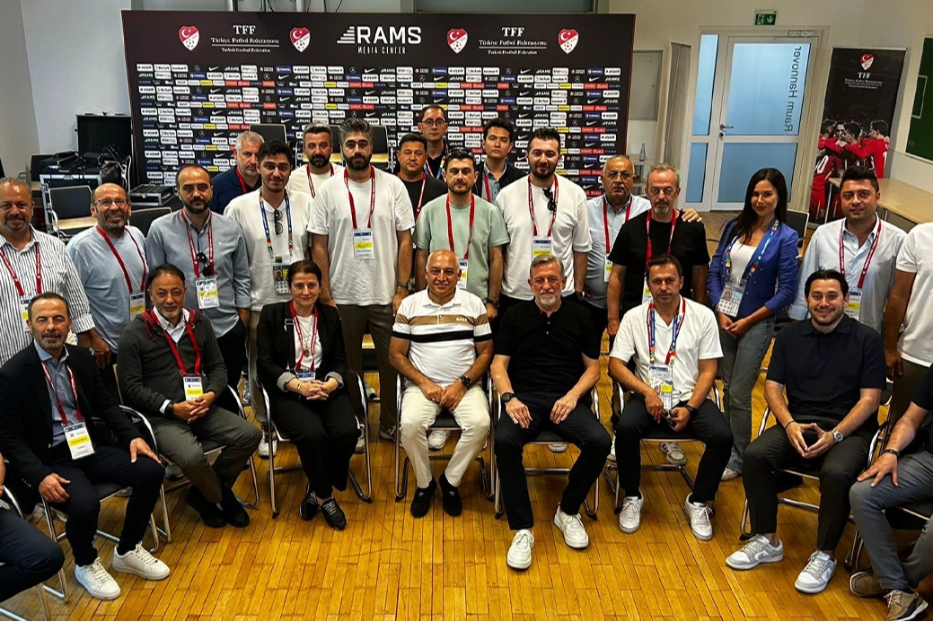  Mehmet Büyükekşi'den Arda Güler açıklaması: Sosyal medyada yazılanlara gülüp geçiyor haberinin görseli