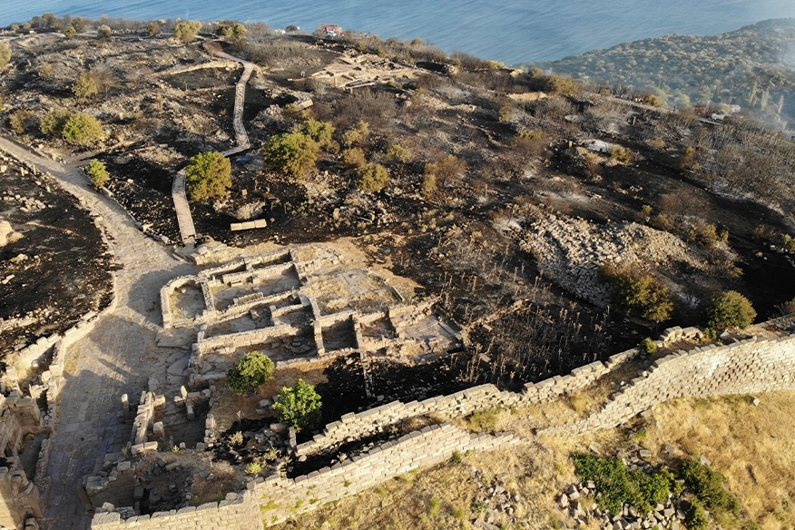 Alevlerden etkilenen Assos Ören Yeri havadan görüntülendi