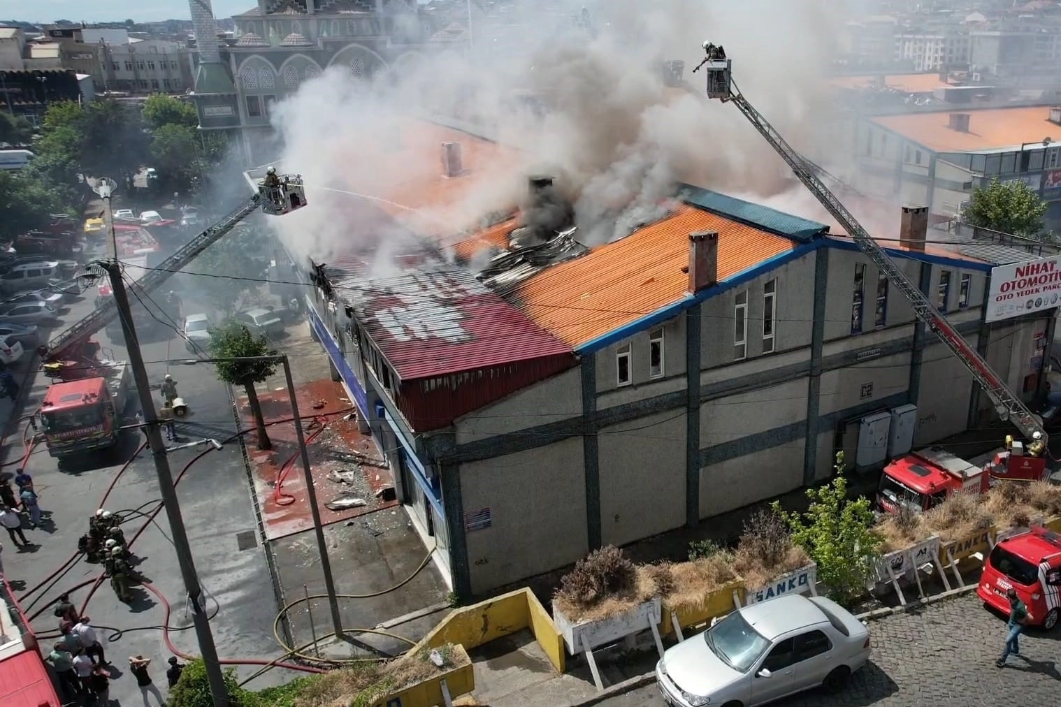 İstanbul’da sanayi sitesinde yangın!