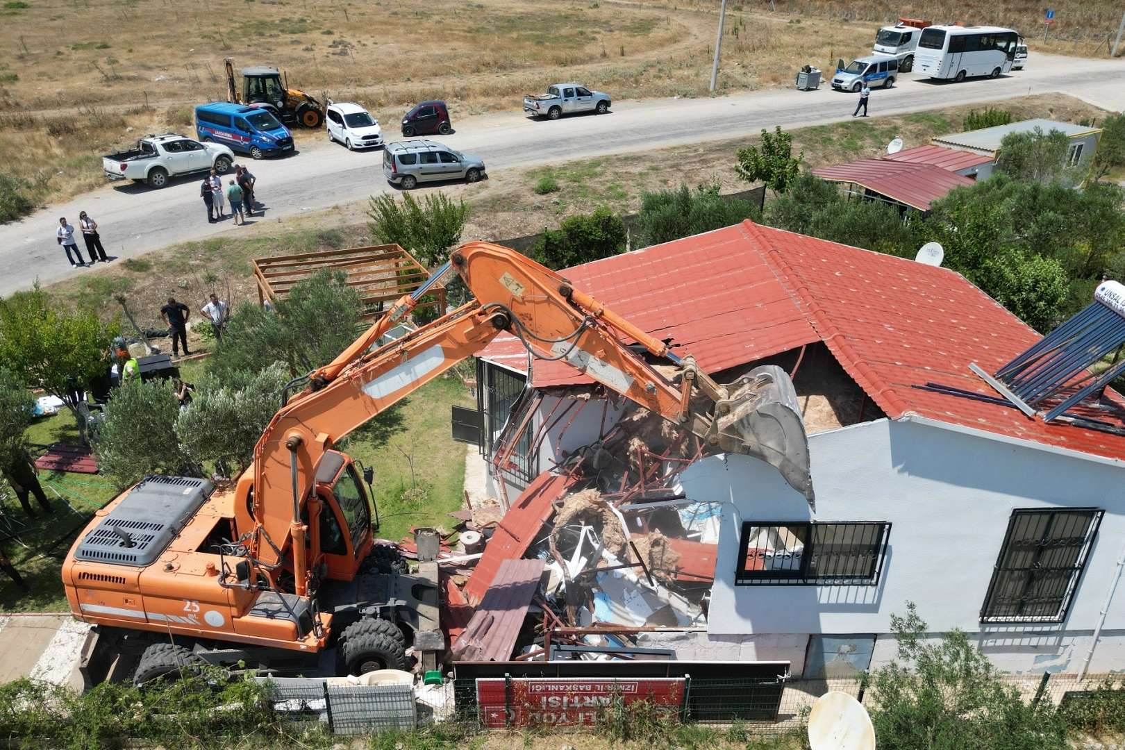 İzmir'de hobi bahçeleri yıkılıyor! haberinin görseli