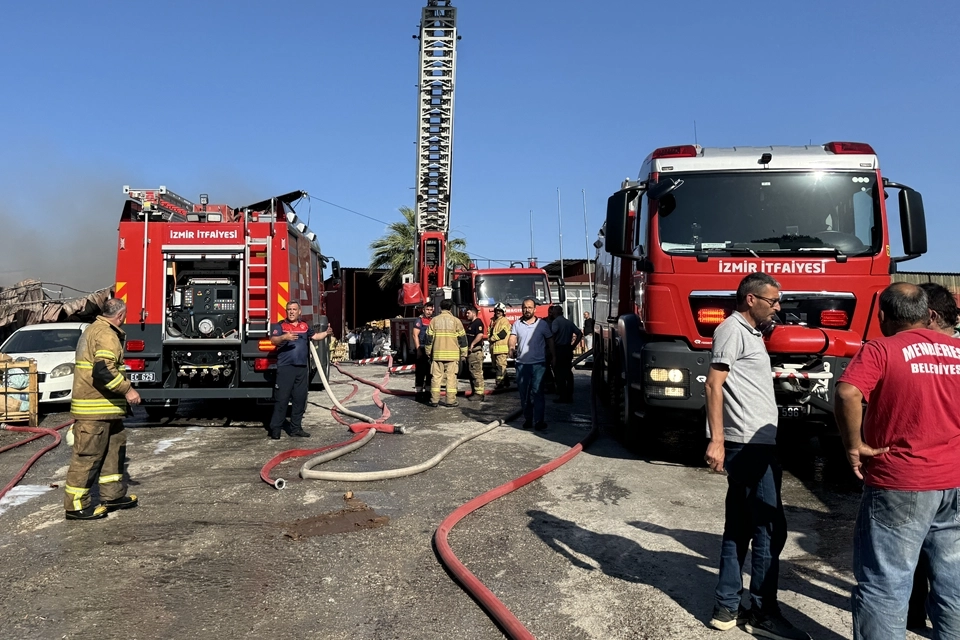 İzmir haber: Sandalye fabrikasında yangın