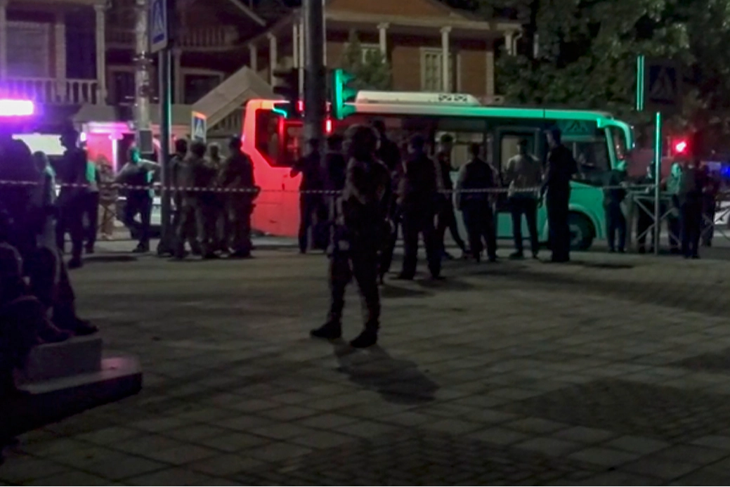 Rusya'da güvenlik güçleriyle silahlı kişiler yeniden çatıştı haberinin görseli