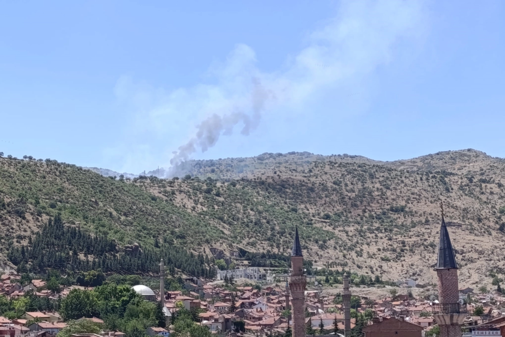 Afyonkarahisar’da yangın: Hıdırlık Tepesi’nden dumanlar yükseldi