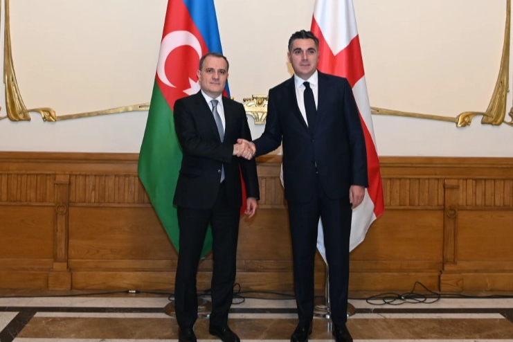 Azerbaycanlı Bakan Bayramov: Ermenistan'la barış görüşmelerinde çelişkili konuların sayısı azaldı haberinin görseli