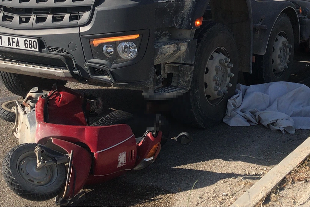 Beton mikseri ile motosiklet çarpıştı: 2 ölü haberinin görseli